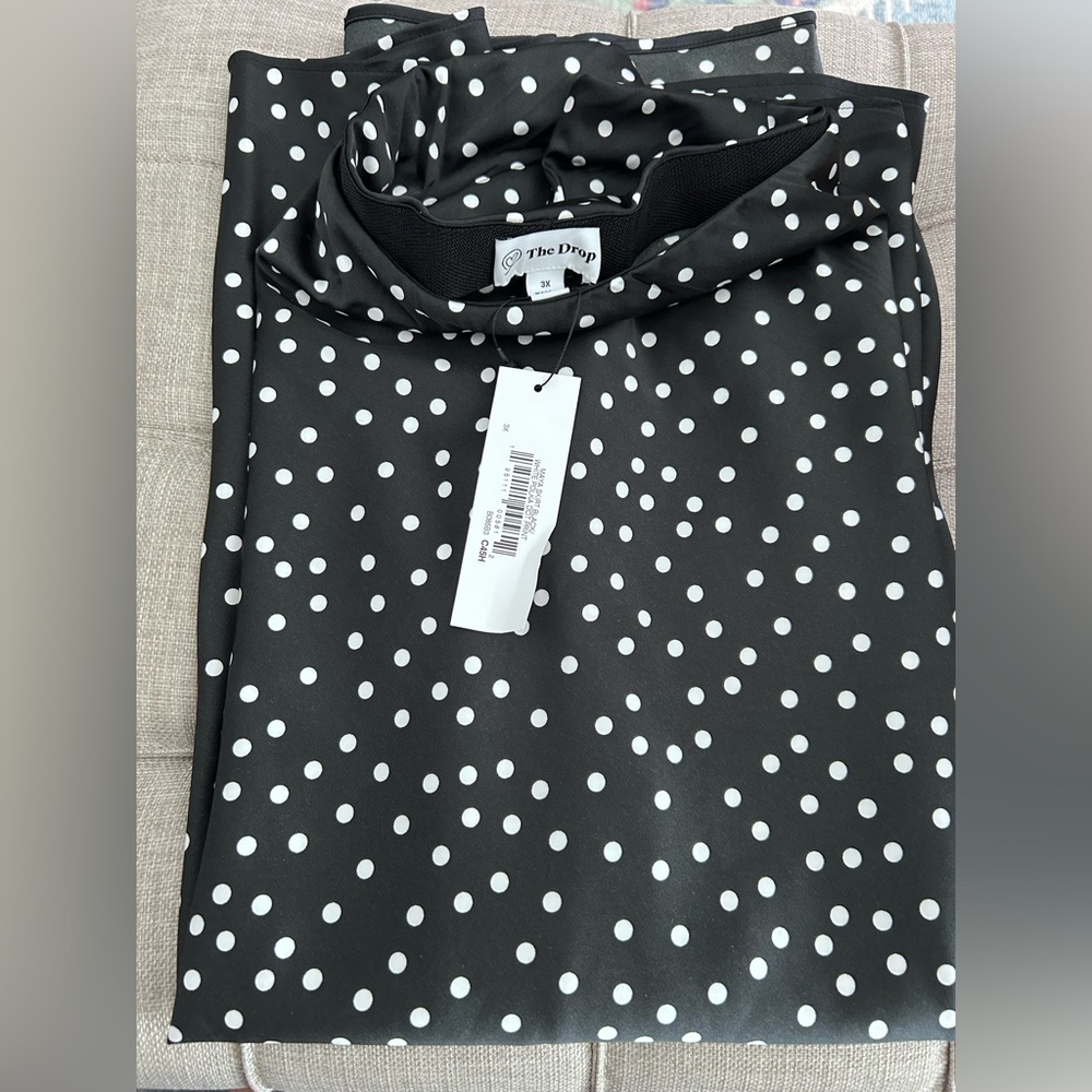 Brand NWT polka dot skirt